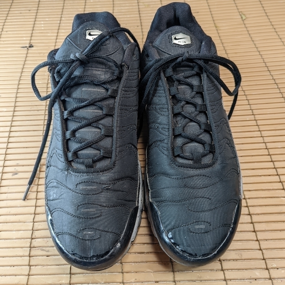 Nike Air Max Plus Premium Black Matte Silver Volt 815994-003 Men's Size 13. Toe